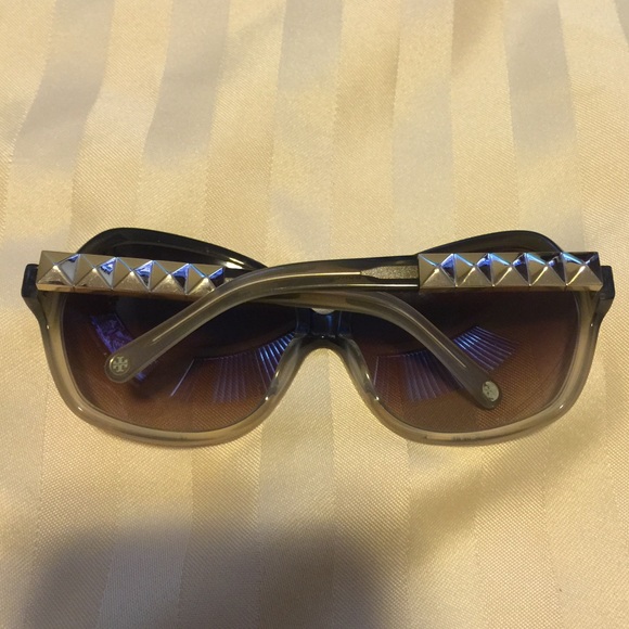 Gold studded authentic Tory burch sunglasses - Picture 4 of 4